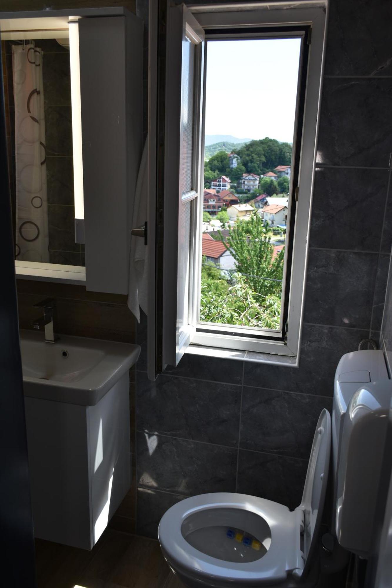 Apartments Mensa Tuzla Ngoại thất bức ảnh