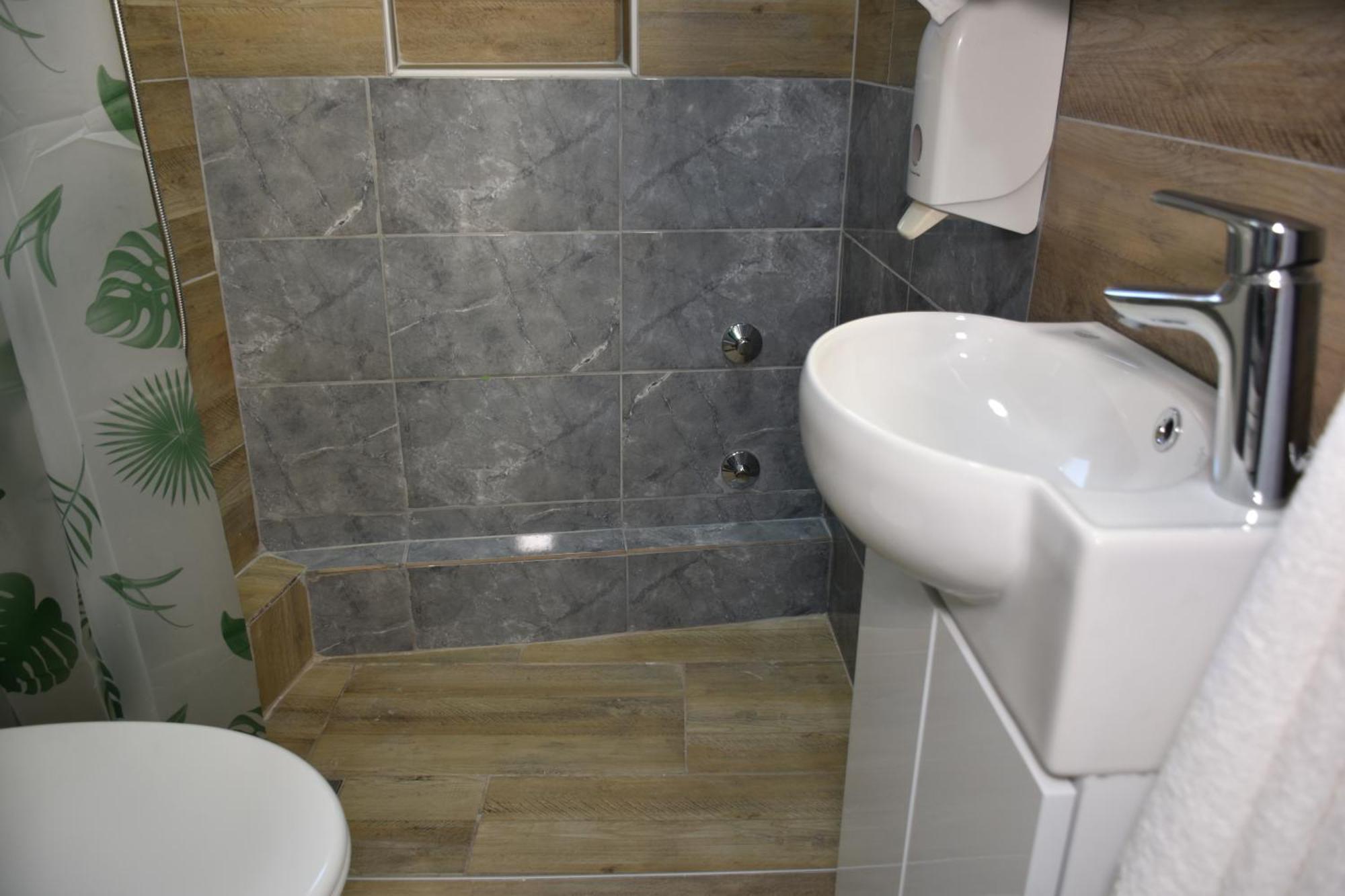 Apartments Mensa Tuzla Ngoại thất bức ảnh